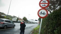 Peatones y ciclistas reivindican una senda segura entre Milladoiro y Santiago