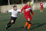 Mauro, uno de los pilares en el centro del campo del Uni�n, durante el partido ante el Lesende. 