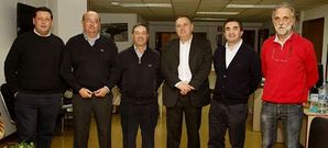 Jos� Manuel Traba, Jos� Luis Fondo, Alberto Blanco, Jos� Manuel L�pez Varela, Jos� Ram�n Varela y Ant�n Carracedo, antes de la mesa redonda.