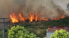 Bomberos trabajando sobre el terreno