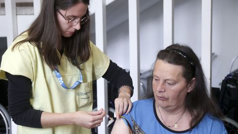 La campa�a�arranc� este lunes con las residencias sociosanitarias, como la de Porta do Cami�o