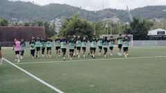 El equipo ourensano trabaja en el campo de Oira
