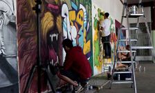La zona de las d�rsenas fue decorada en junio con el concurso de grafiti del X-Fest. 