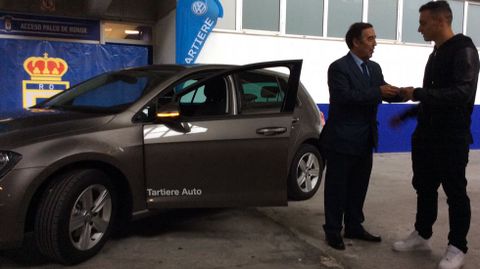 Alfonso Herrero recibe su coche