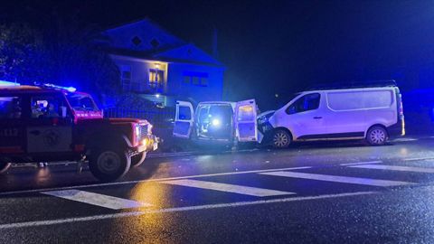 El accidente se produjo a las siete y cuarto de la ma�ana de este viernes en la DP-3404, a su paso por la parroquia de Olveiroa.
