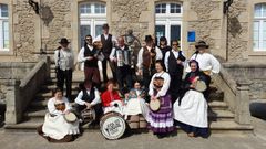 Fol do Raxal, que coorganiza la Foliada de Cervo con A Fervenza de Sargadelos y Marmeladas A Morena