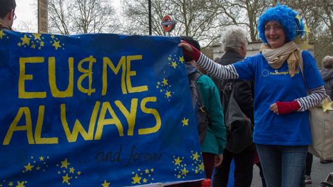 Durante la marcha de Londres se exhibieron variopintos carteles y pancartas