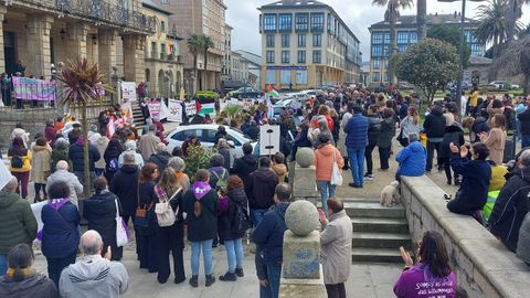 La lectura final del manifiesto, desde el portal del consistorio de Ribadeo