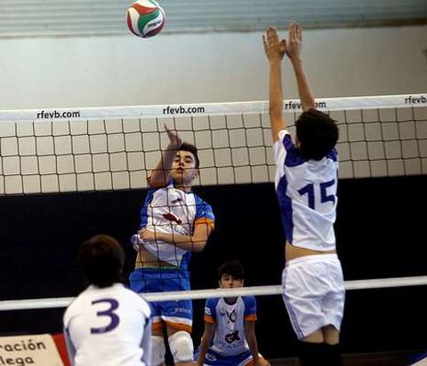 Los boirenses superaron en la final al Dumbr�a por 3-0.