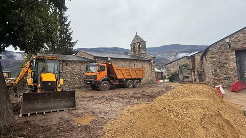 Estado de las obras en el entorno de la iglesia de A Proba en O Barco.
