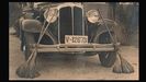 Escobas en el coche de Gil Robles, lder de la CEDA, para evitar las tachuelas colocadas en la carretera en Asturias en septiembre de 1934 