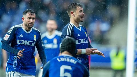 Masca celebra su gol al Levante junto a Sebas Moyano y Luismi