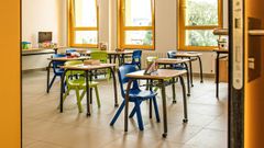 Mobiliario reci�n inaugurado en algunos centros de Galicia, con nuevos colores y mesas con ruedas