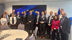 Costas Kadis, comisario de Pesca y Océanos (séptimo por la izquierda), analizó este 3 de octubre en Bruselas el recorte de fondos europeos específicos para la pesca con la directiva de la patronal Europêche