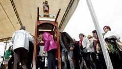 Cientos de fieles cumplen con la tradici�n