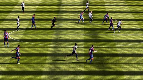 Partido de la Premier League entre el Newcastle United y el Crystal Palace en St James Park (Reino Unido).