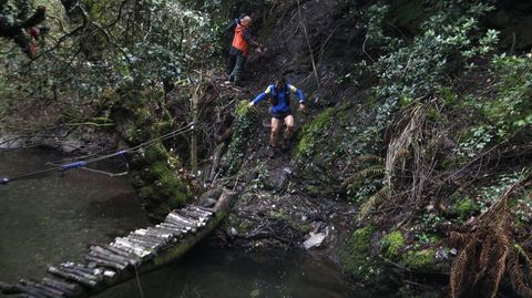 Este es el puente por el que los corredores cruzan el r�o de Parteme