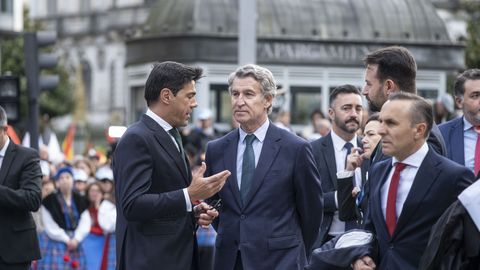 Alberto N��ez Feij�o junto a �lvaro Queipo a la entrada del teatro Campoaor en los Premios Princesa de Asturias 2025
