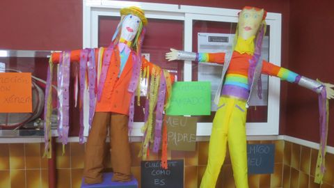 Compadres no vest�bulo do instituto A Pinguela