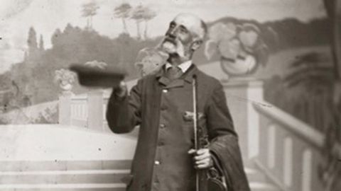 Don Adolfito hacia 1890, fotograf�a de Baltasar Cue Fern�ndez donada al Museu del Pueblu d?Asturies por Carlos Su�rez Cue.