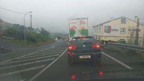 Otro momento de la retenci�n en la entrada de Cabanas desde la zona de Ferrol