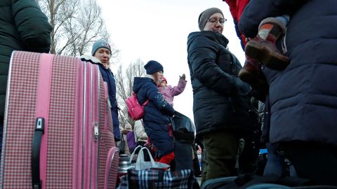 Ciudadanos rusos son evacuados de la ciudad de Donetsk