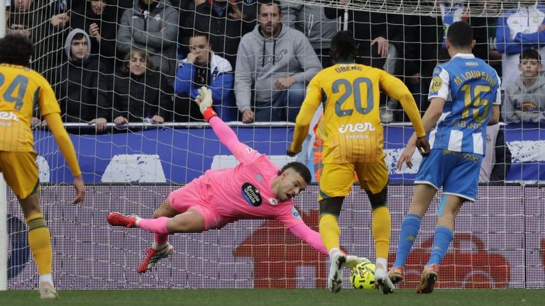 La parada a �lex Rubio en el minuto 81 del duelo ante el Albacete.