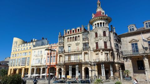 Torre de los Moreno, emblema de Ribadeo, dise�ada por un disc�pulo directo de Gaud�