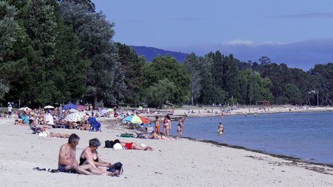 CHEQUEO AL ESTADO DE LAS PLAYAS DE BARBANZA.A praia de Barra&ntilde;a atrae cada ano a moitos turistas