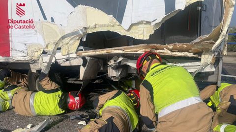 Un muerto y cinco heridos tras un choque de 40 veh�culos en Castell�n por la niebla
