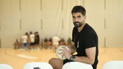 Alexandre Dacosta �Pachi� posa en las instalaciones del Arena, recinto en el que entrena al primer equipo del Balonm�n Lal�n.