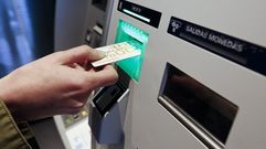 Uso de una tarjeta de crdito en un cajero gallego