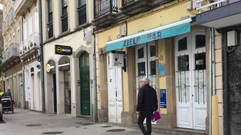 Bar Zielo, en el centro de Ribadeo, donde fue apuñalado un camarero 