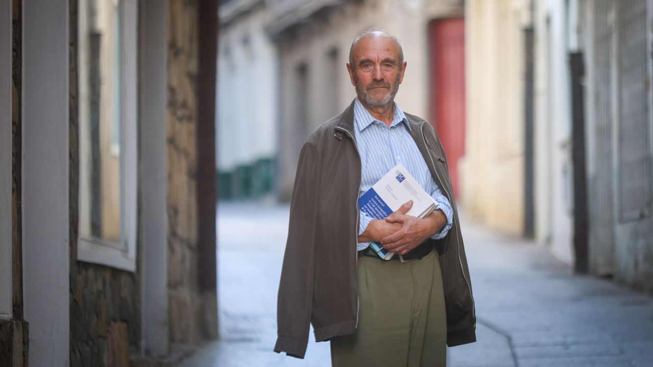 Un vecino de Cedeira con dos doctorados, el último con 73 años: «Todo es ponerse, empezar, y el destino te va empujando»