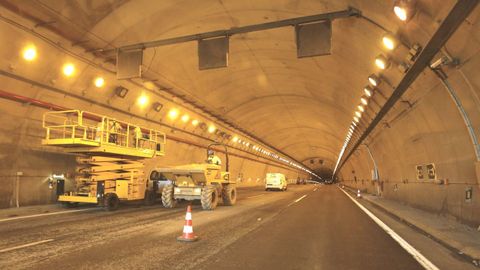 Trabajos en el t&uacute;nel de Pedrafita, en la A-6