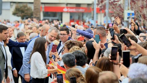 Muchísimas personas se congregaron para saludar a los reyes