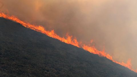 Incendio en las proximidades de Naves (Llanes)