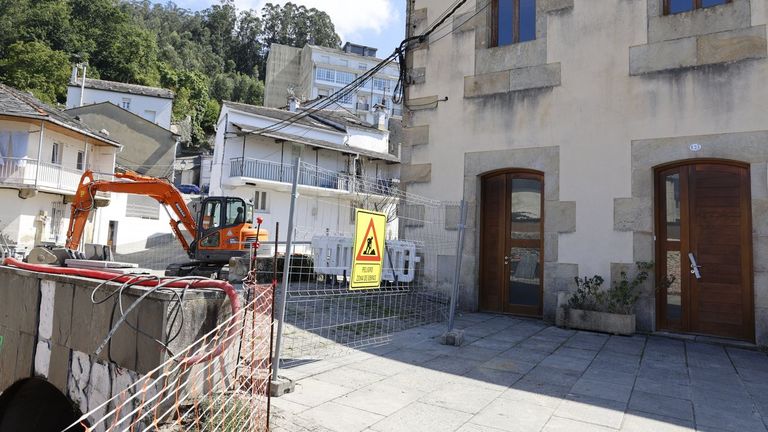 El Concello aclara que el puente est� inhabilitado, pero todos los vecinos tienen acceso al barrio; tambi�n al campo de la fiesta