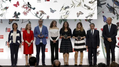La camisa de Letizia con los hombros al aire era de algod�n y de la marca Hugo Boss. Lo combin� con un pantal�n nego. 