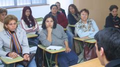 Presentaci�n en Monforte de un curso de hosteler�a para mujeres inmigrantes, en una imagen de archivo