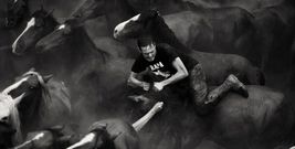 El curro est� muy presente en esta serie fotogr�fica sobre la Rapa das Bestas. 