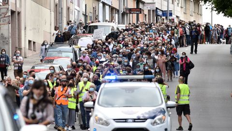 Concentracin de vecinos de Os Mallos contra los okupas del barrio y la delincuencia asociada a este problema.