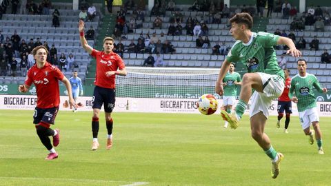 Jairo en un control durante el empate sin goles en A Malata.