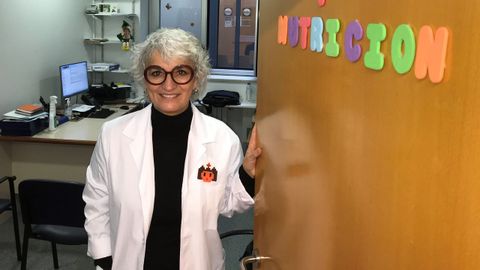 Ana S�nchez, enfermera de la escuela de alimentaci�n saludable del materno de A Coru�a