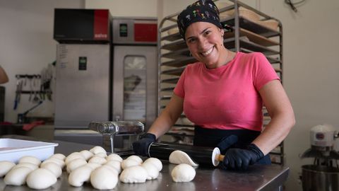 Carmen G�mez, la Doctora Pan, en plena faena, ayer. 