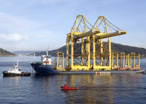 Las gr�as para portacontenedores llegaron a Ferrol v�a mar�tima desde Algeciras. 