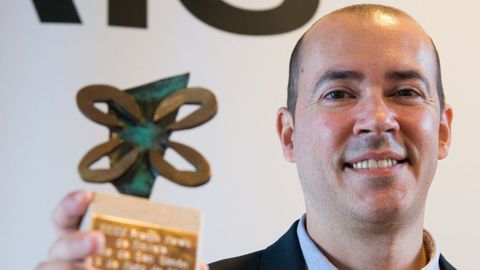 Santiago Lopo, ga�ador do Premio Xerais 2017. 