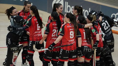  Las jugadoras del Telecable Gij�n celebran su victoria por 5-2 ante el Bembibre HC, y su pase a la final