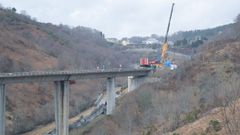 Trabajos de demolicin de los dos viaductos de O Castro