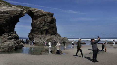 Una imagen de este verano de la playa de As Catedrais.
